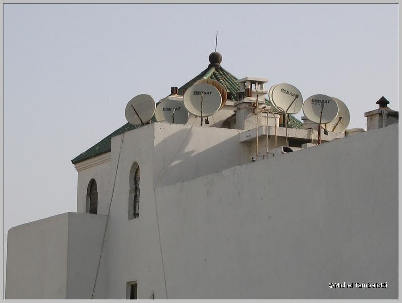 Maroc 2006 - 0001 - Paraboles à Tanger