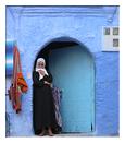 Maroc 2006 - 0225c - Sur le pas de la porte